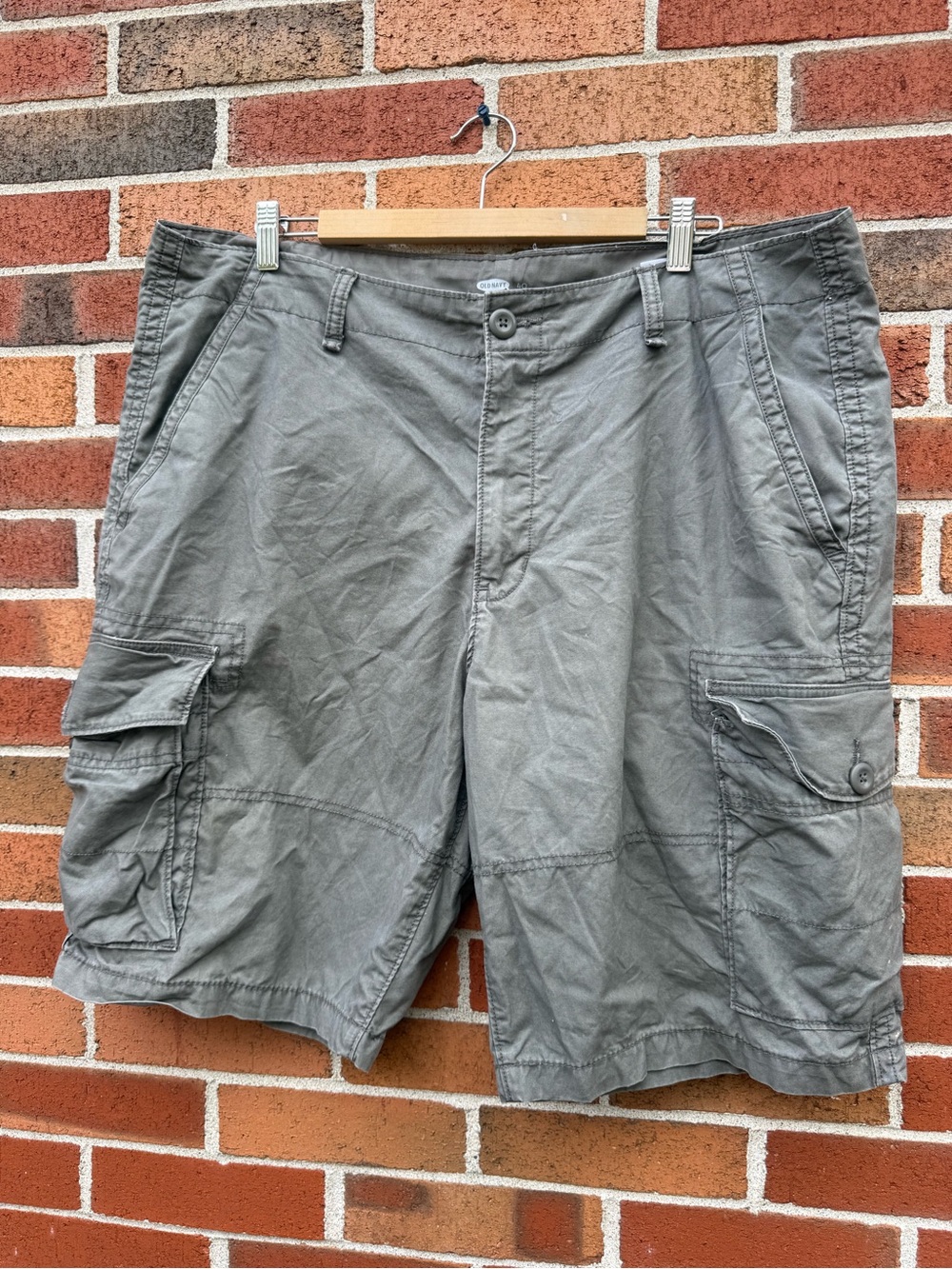 Old Navy Men’s Size 40 Gray Beach Cargo Shorts 100% Cotton Utility Pockets